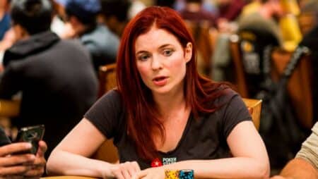 Jennifer Shahade, une joueuse de poker, offrira un Pass Platine